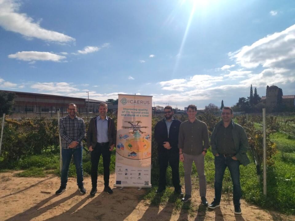 ICAERUS team group photo with project banner in the vineyard